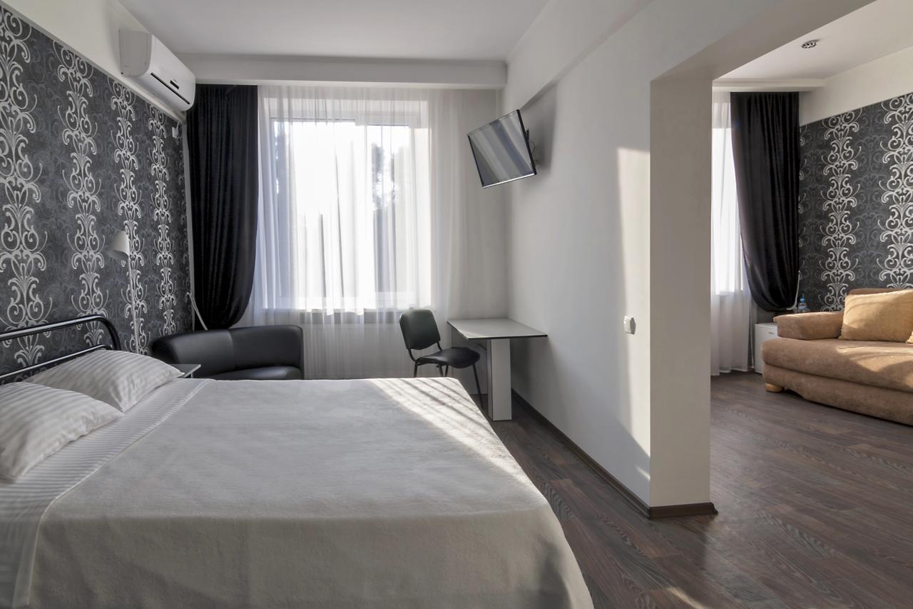 Centralny Hotel Krivoy Rog Bagian luar foto