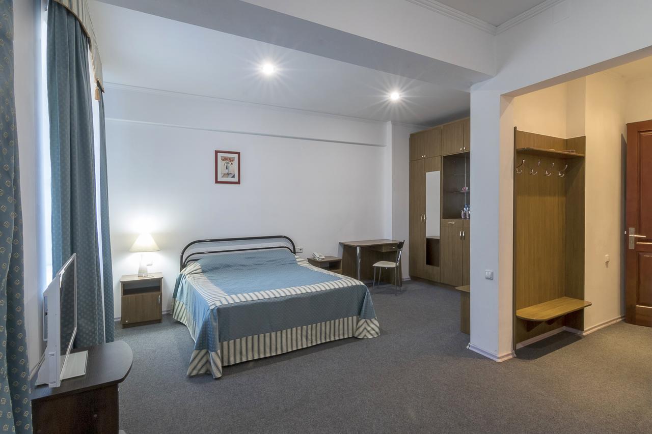 Centralny Hotel Krivoy Rog Bagian luar foto