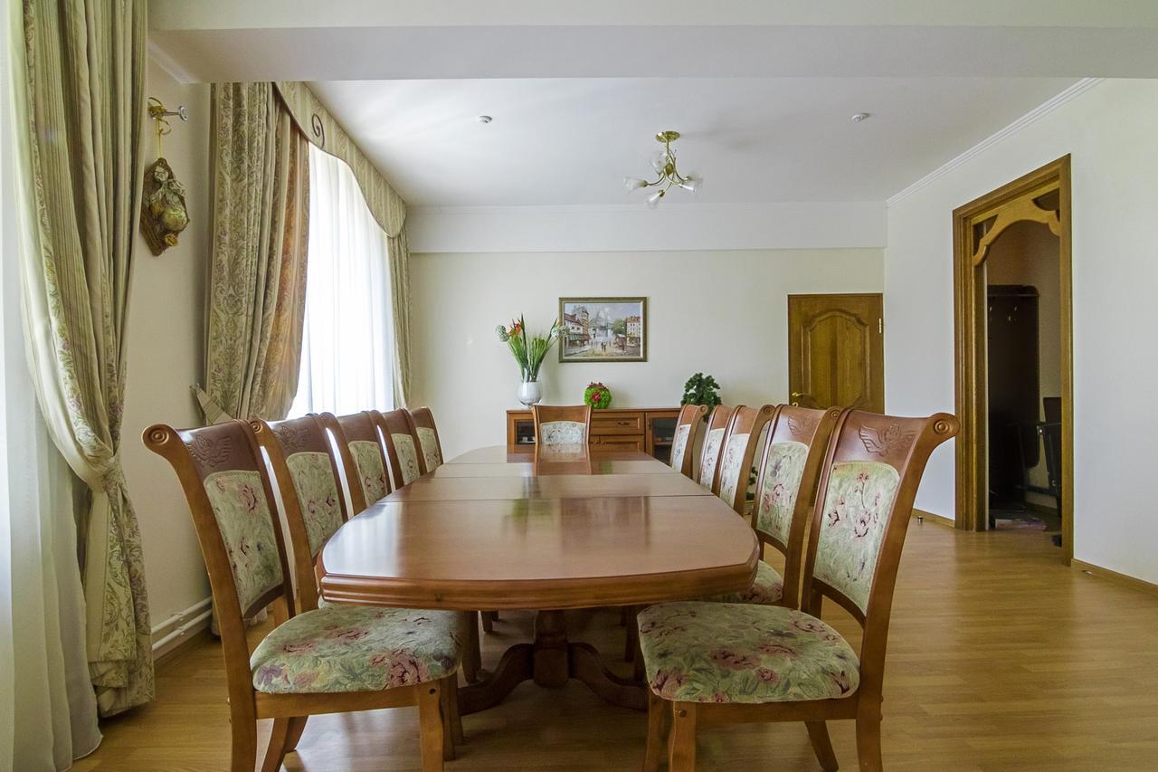 Centralny Hotel Krivoy Rog Bagian luar foto