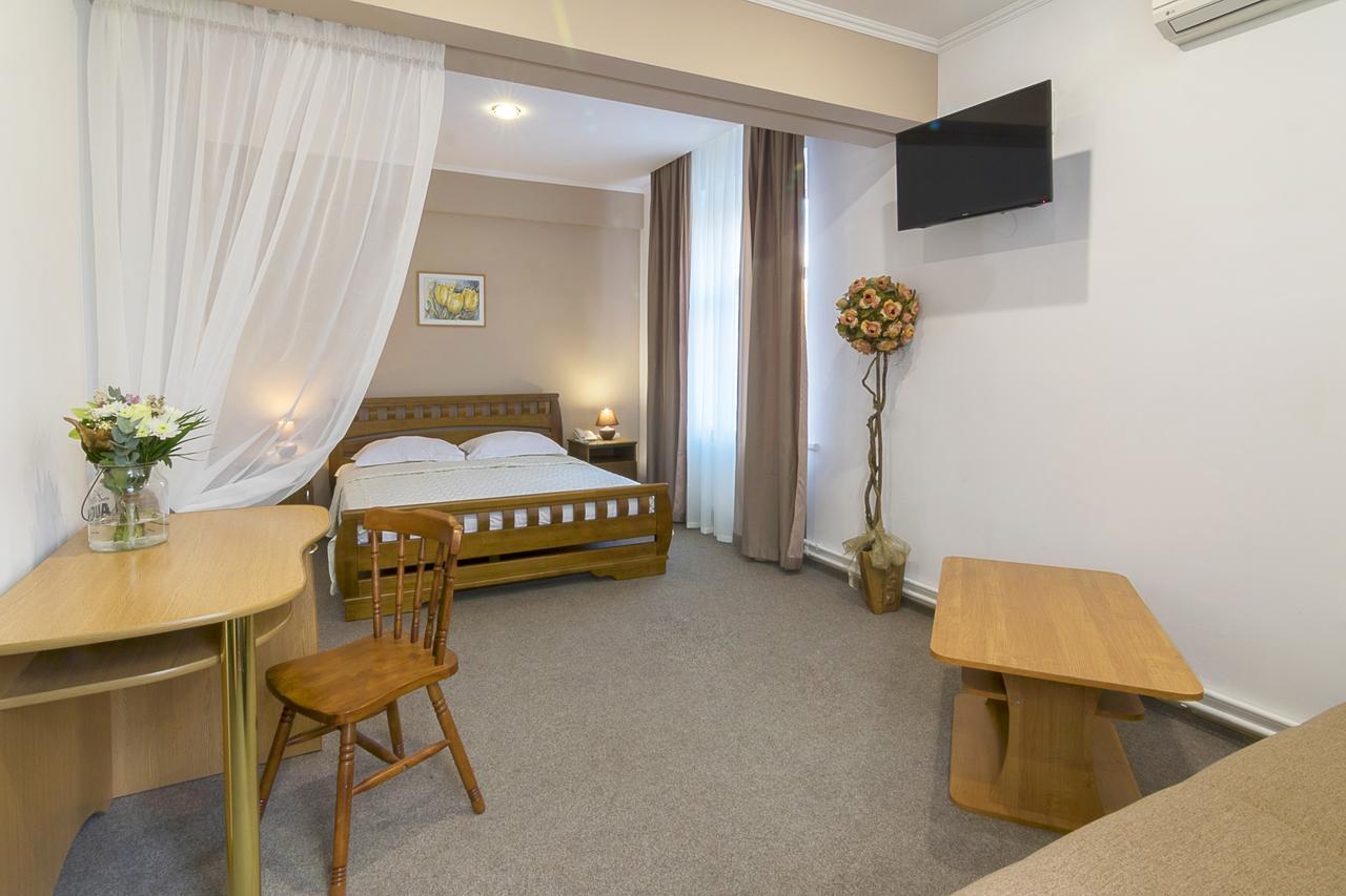 Centralny Hotel Krivoy Rog Bagian luar foto