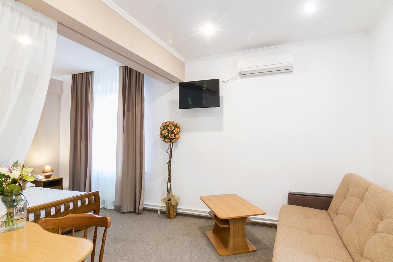 Centralny Hotel Krivoy Rog Bagian luar foto
